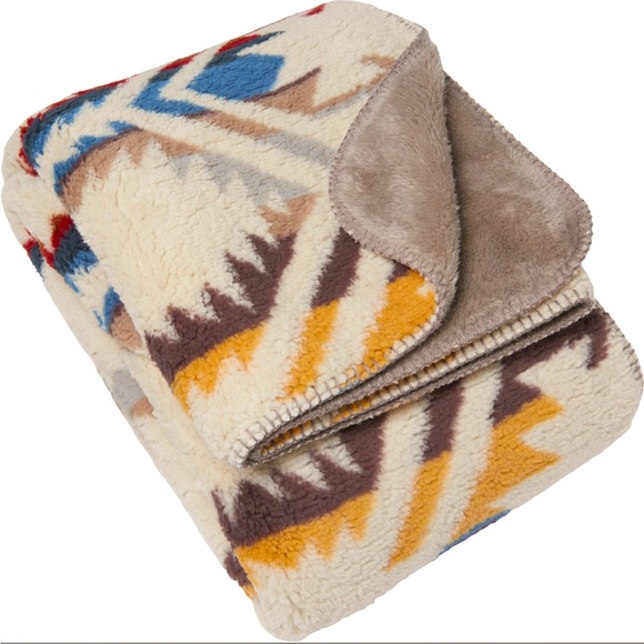 NEW!! Pendleton White Sands Aztec Sherpa throw blanket - Picture 4 of 14